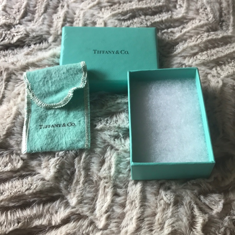 ▪️SOLD▪️Tiffany & Co. small box & pouch gift set.
